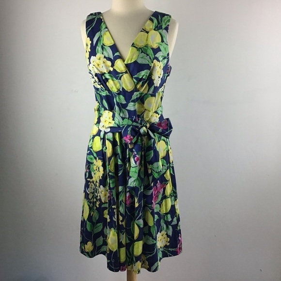 ROZ & Ali fit and flare, cross bodice, self tie box pleated skirt dress.… - Picture 2 of 12